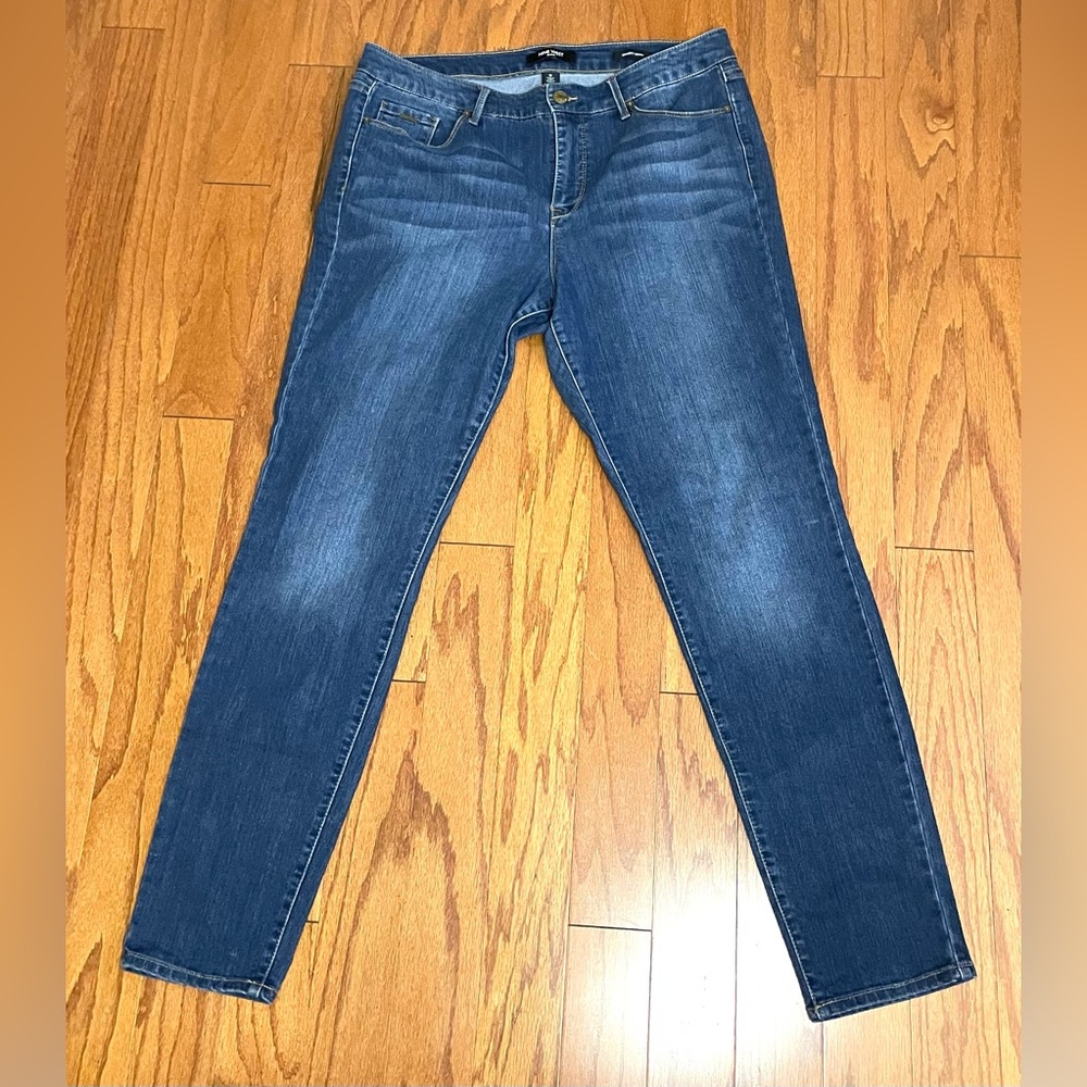 Nine West- Blue‎ Wash Skinny Womans Jeans Size 12